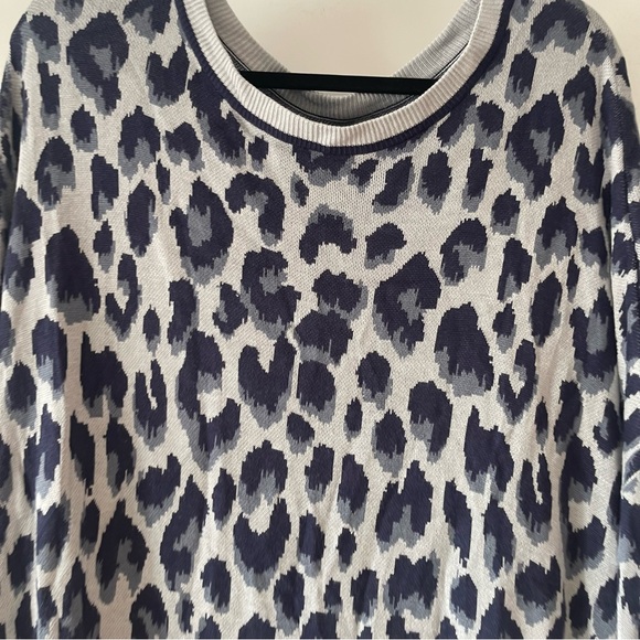 Navy and blue leopard print sweater XXL - Picture 4 of 5